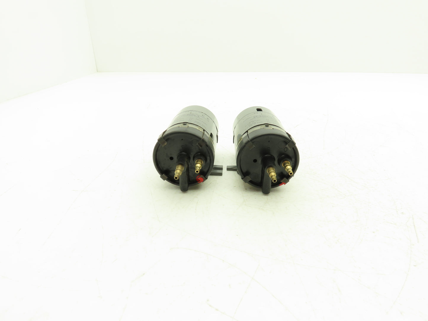 Johnson Controls EP-8000-2 Electro-Pneumatic Transducer 0-10vdc Input Lot of 2