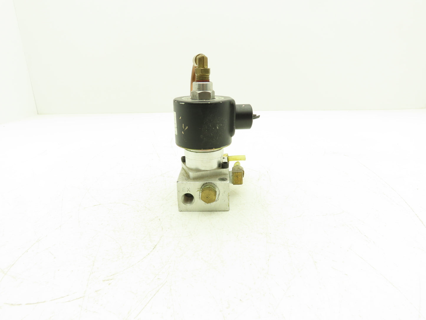 Versa E7SM-8012-66-Z-A120 Pneumatic Air Valve 2-Inlet 3-Way 2-Position NO 150psi