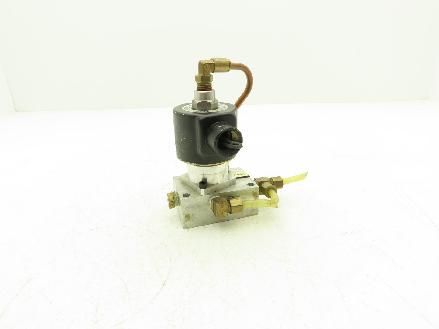 Versa E7SM-8012-66-Z-A120 Pneumatic Air Valve 2-Inlet 3-Way 2-Position NO 150psi