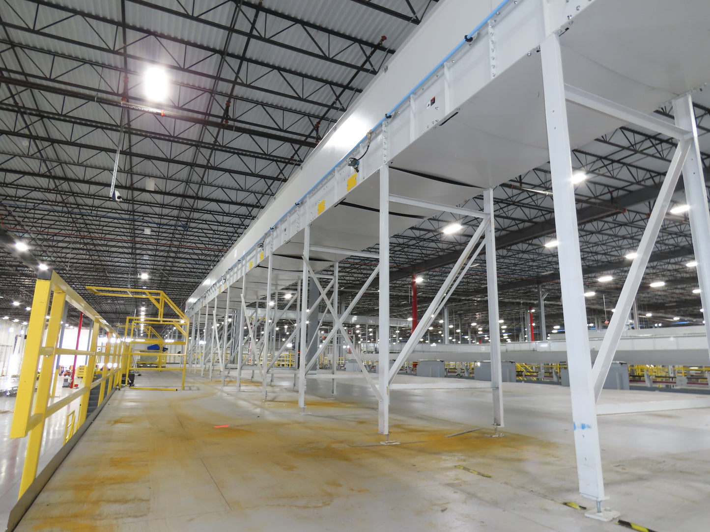 52"x 94' MatTop Roller Belt Conveyor 15Hp 3PH End Drive 10'H Variable Speed VFD