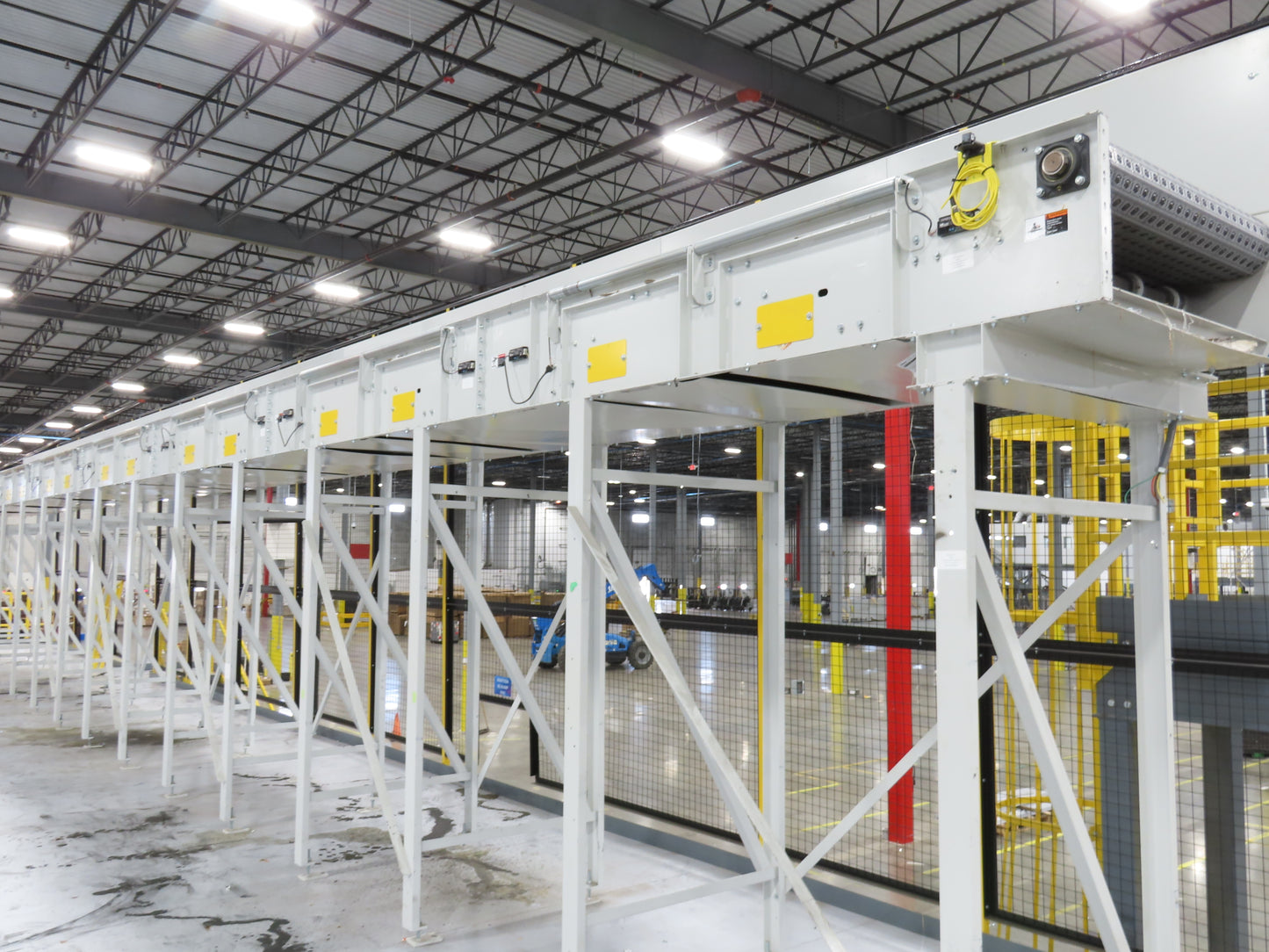 46"x 71' MatTop Roller Belt Conveyor 15Hp 3PH End Drive 10'H Variable Speed VFD