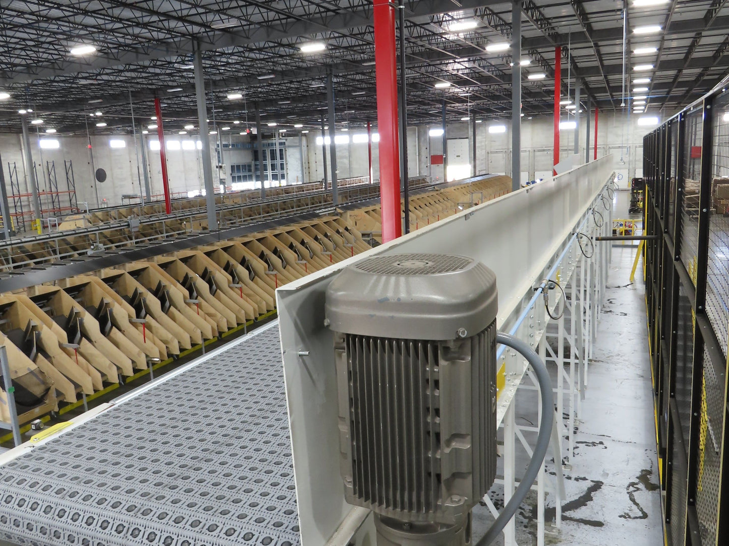 46"x 71' MatTop Roller Belt Conveyor 15Hp 3PH End Drive 10'H Variable Speed VFD