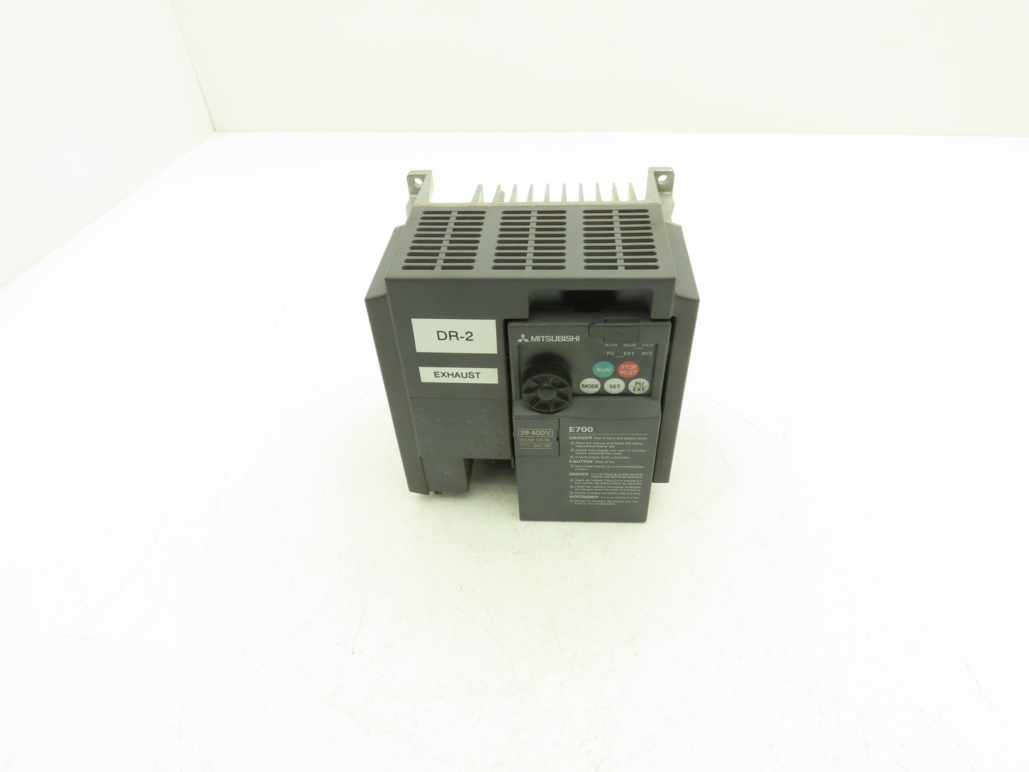 Mitsubishi FR-E740-026-NA E700 Inverter Drive 380/480VAC 2.6A Input 3PH 1Hp