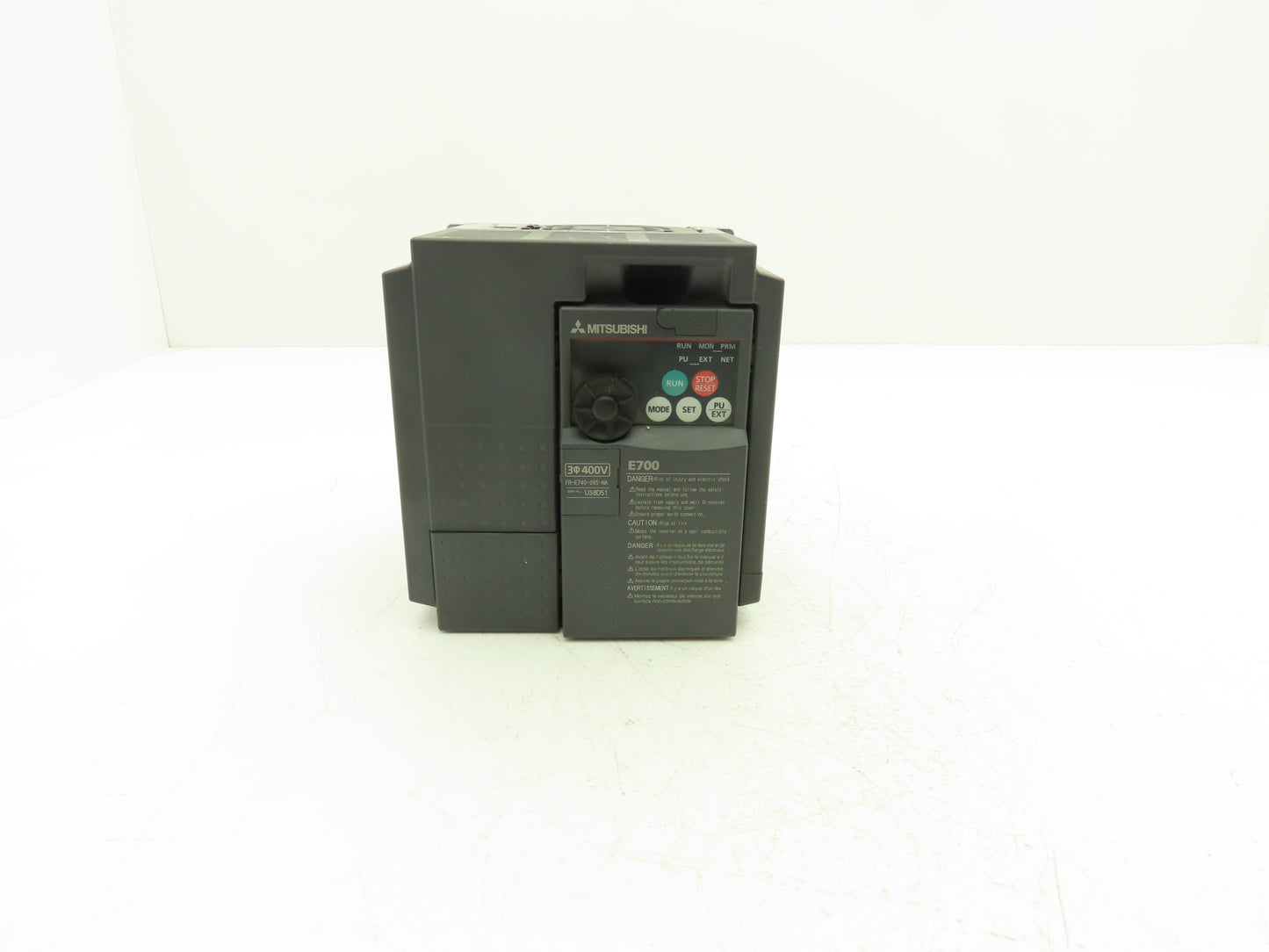 Mitsubishi FR-E740-095-NA E700 Inverter Drive 380/480VAC 15.1A Input 3PH 5Hp
