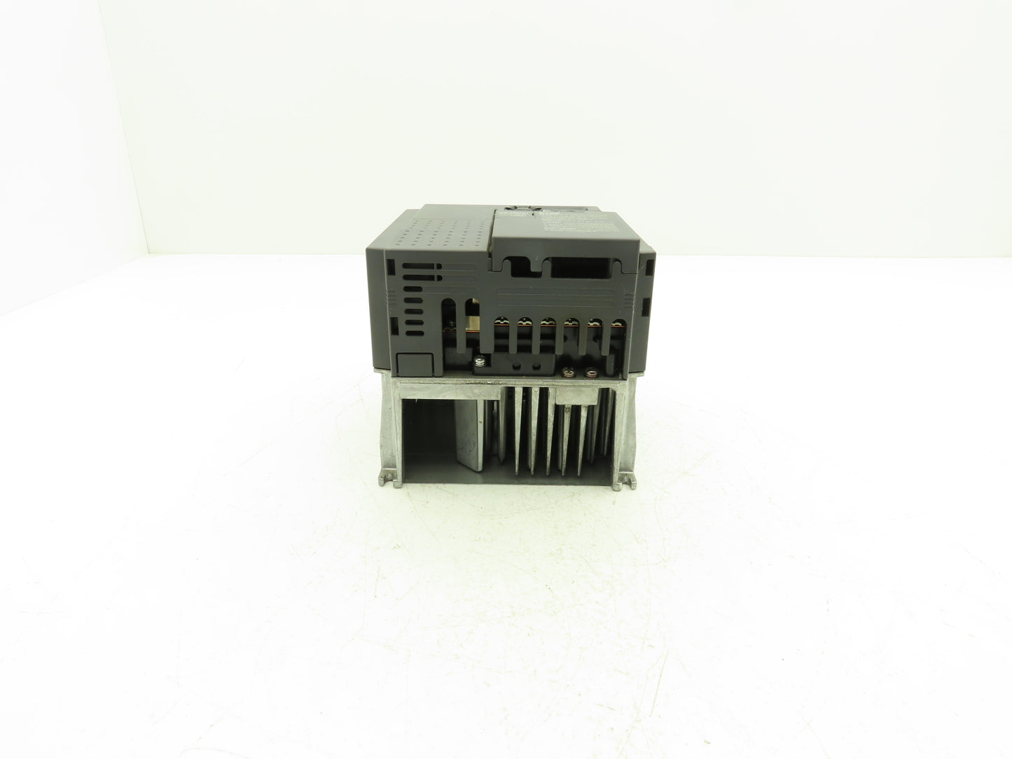Mitsubishi FR-E740-095-NA E700 Inverter Drive 380/480VAC 15.1A Input 3PH 5Hp