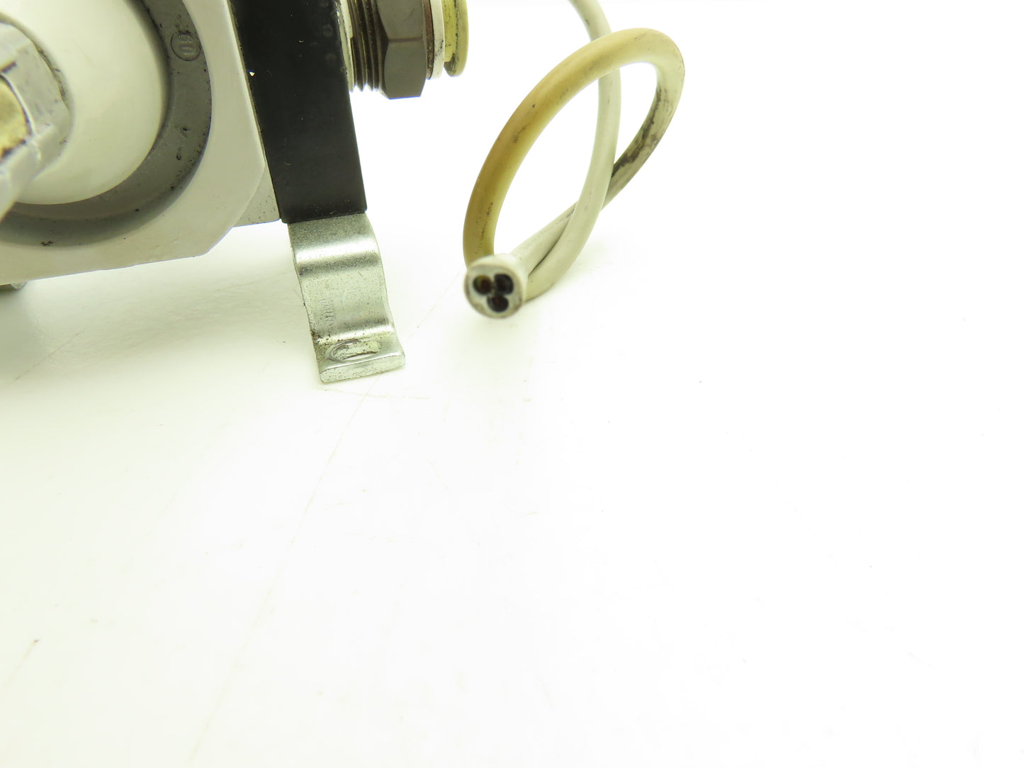 Festo HEE-D-MIDI-110 Pneumatic Air Shut Off Solenoid Valve 120V 1/2" NPT