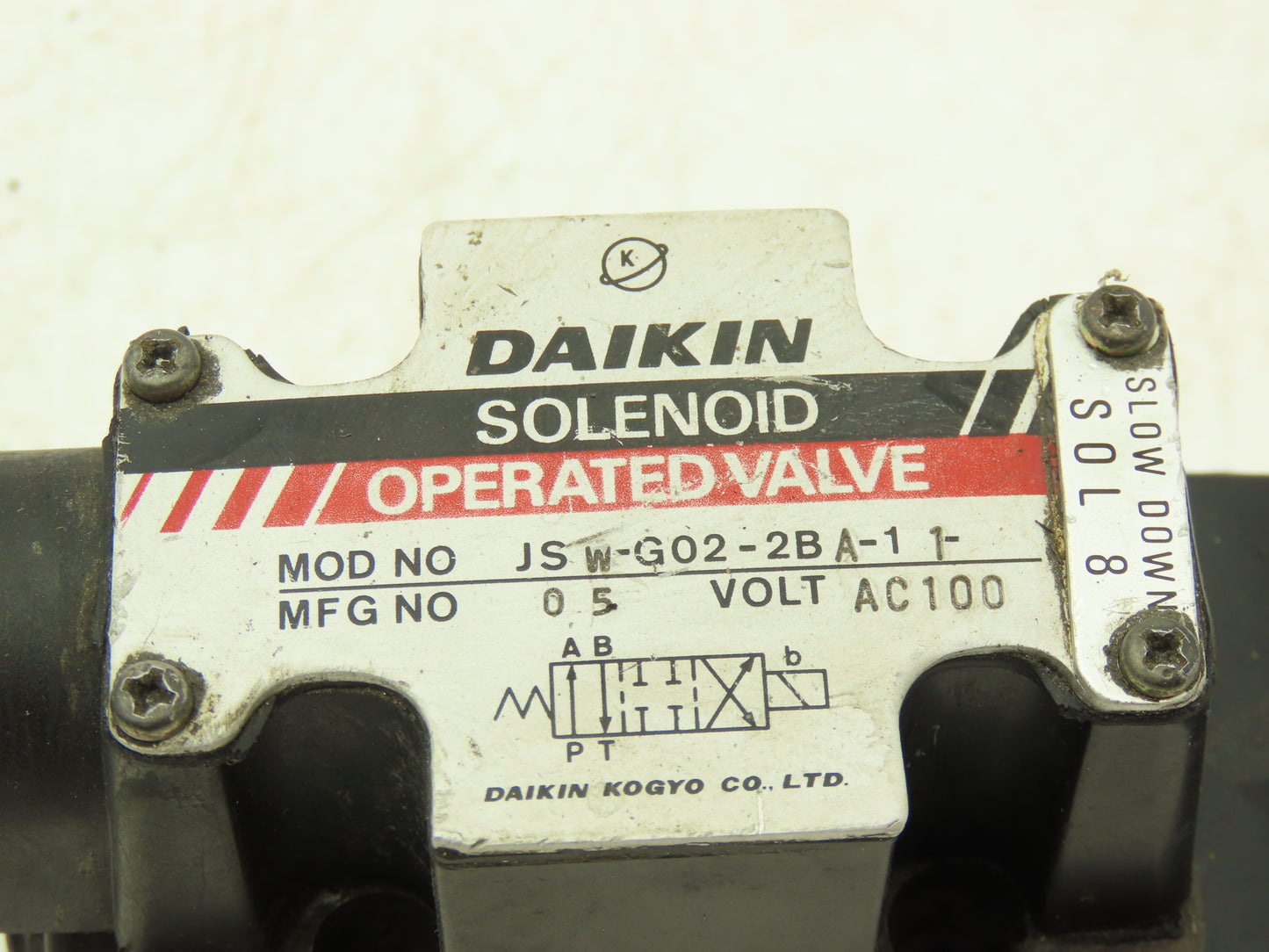 Daikin JSW-G02-2BA-11-AC100 Hydraulic Directional Solenoid Valve 110V