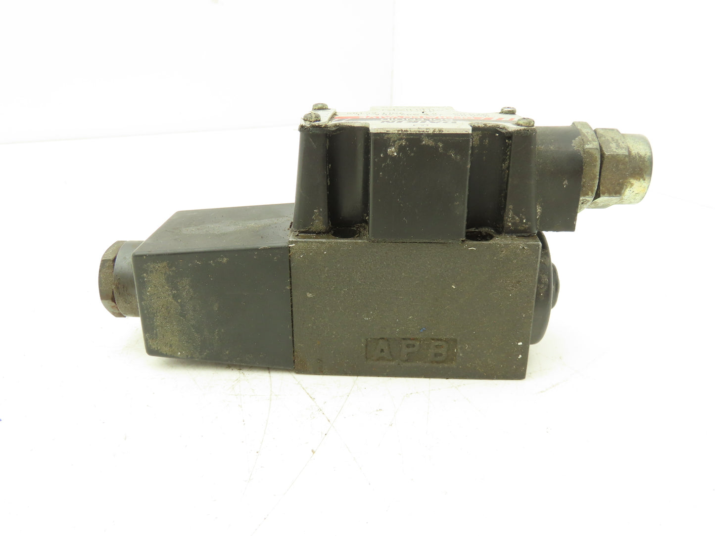 Daikin JSW-G02-2BA-11-AC100 Hydraulic Directional Solenoid Valve 110V