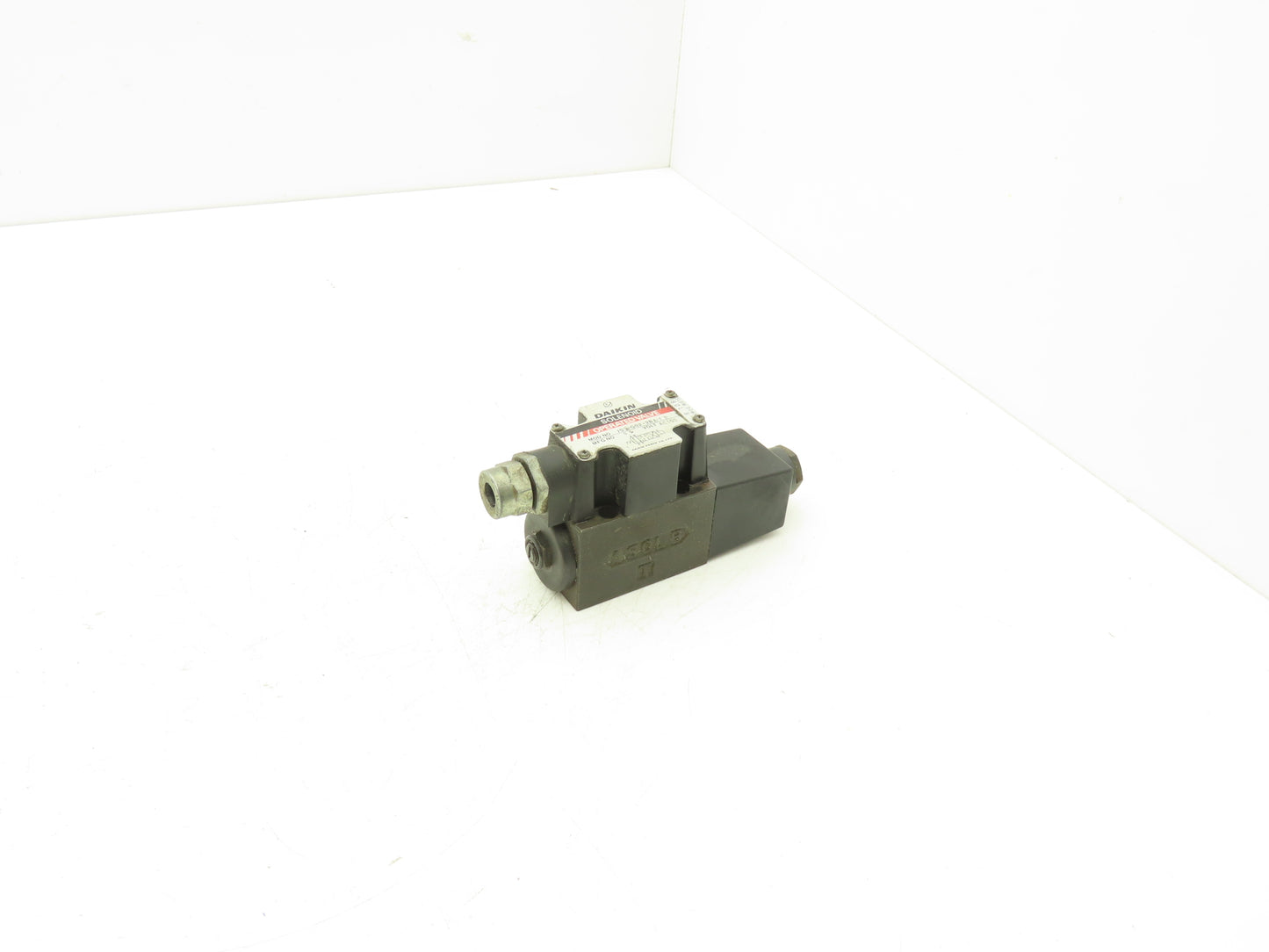 Daikin JSW-G02-2BA-11-AC100 Hydraulic Directional Solenoid Valve 110V