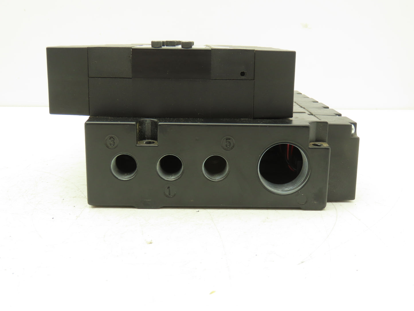 Parker F3251BCC53A Pneumatic Directional Solenoid Valve 6-Station Manifold 120V