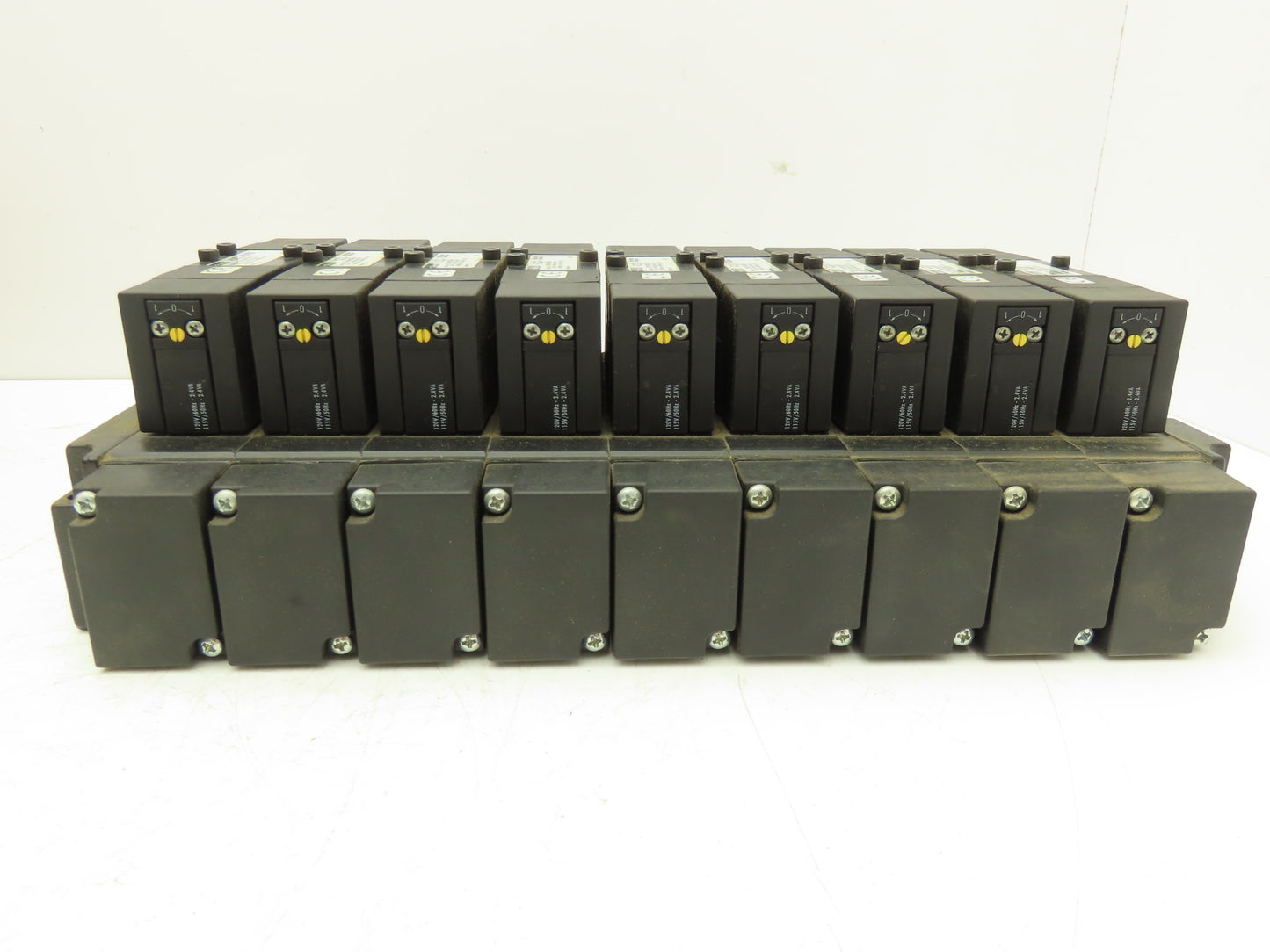 Parker F3251BCC53A Pneumatic Directional Solenoid Valve 9-Station Manifold 120V