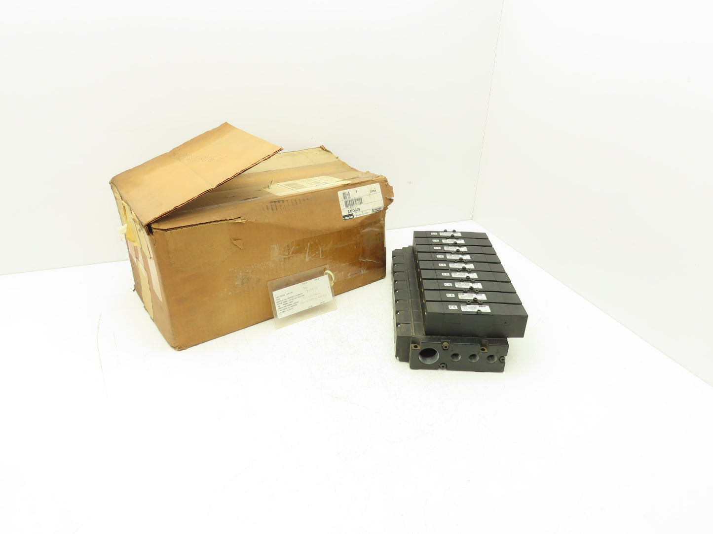 Parker F3251BCC53A Pneumatic Directional Solenoid Valve 9-Station Manifold 120V