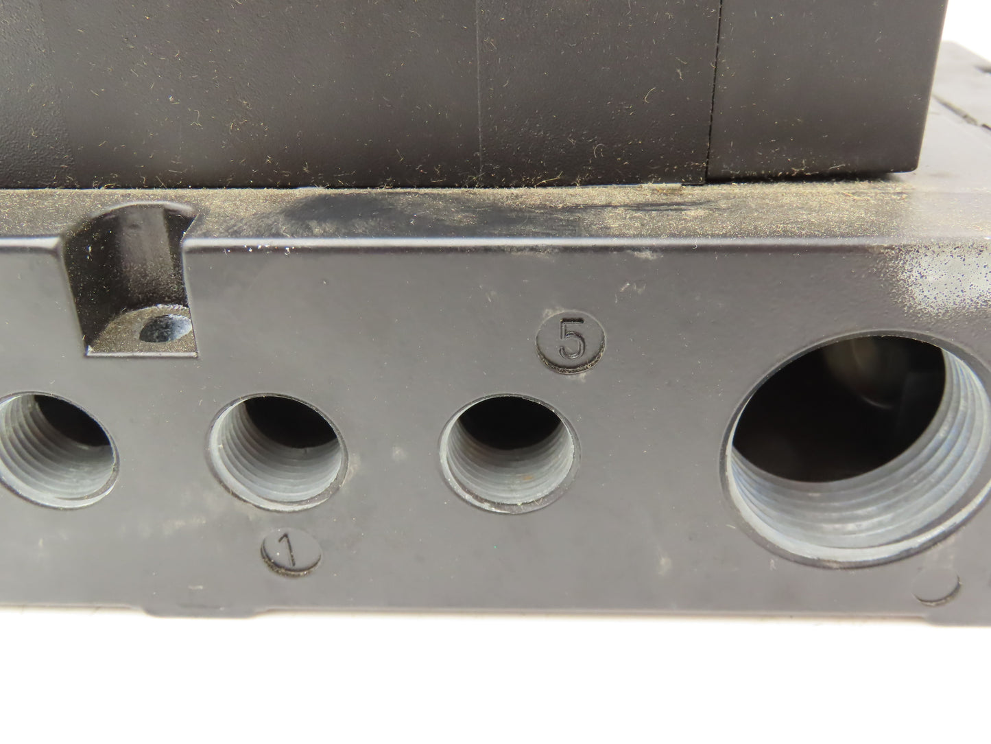 Parker F3251BCC53A Pneumatic Directional Solenoid Valve 9-Station Manifold 120V