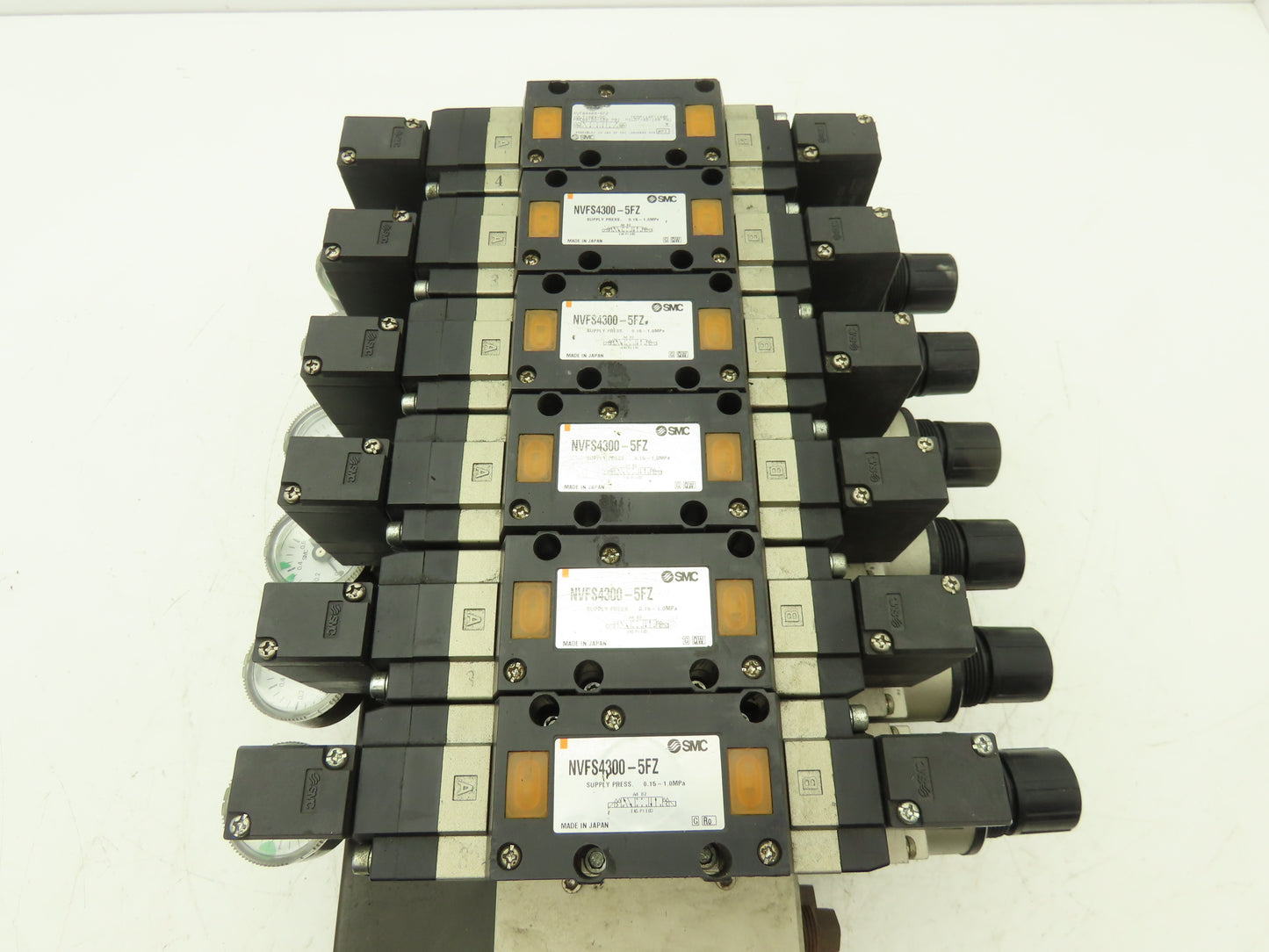 SMC NVFS4300-5FZ Pneumatic Solenoid Valve 7-Station Manifold 24V NVV5FS4-01T-071