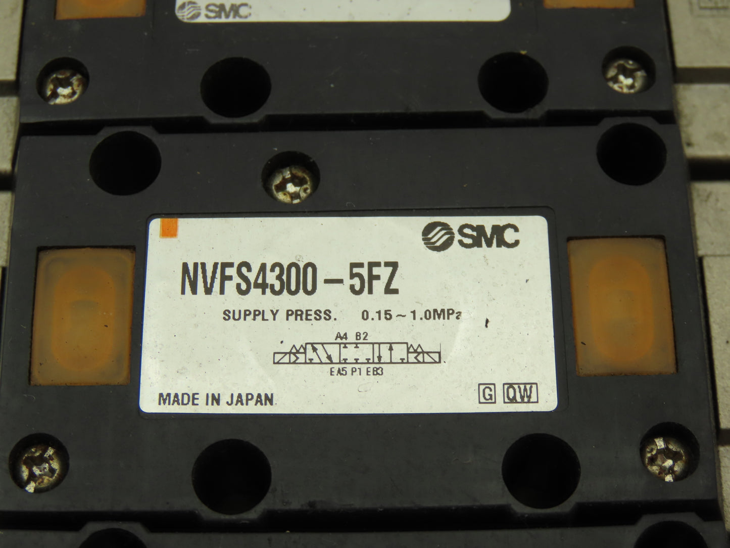 SMC NVFS4300-5FZ Pneumatic Solenoid Valve 7-Station Manifold 24V NVV5FS4-01T-071