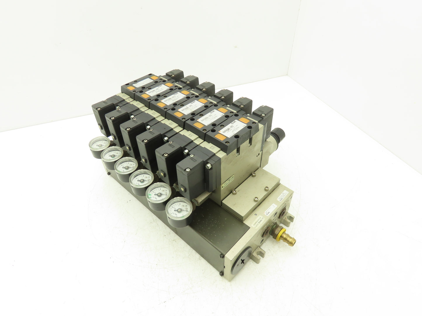 SMC NVFS4300-5FZ Pneumatic Solenoid Valve 7-Station Manifold 24V NVV5FS4-01T-071