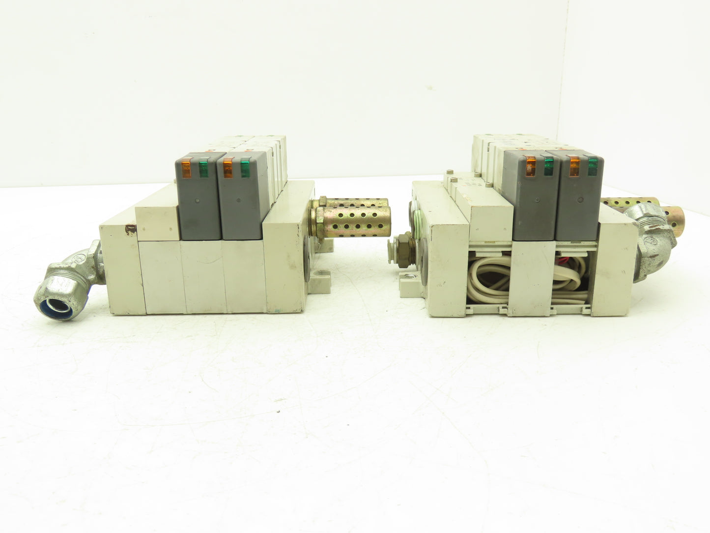 SMC VQ4301-5W Pneumatic Solenoid Valve 3-Station Manifold 24VDC  Lot of 2