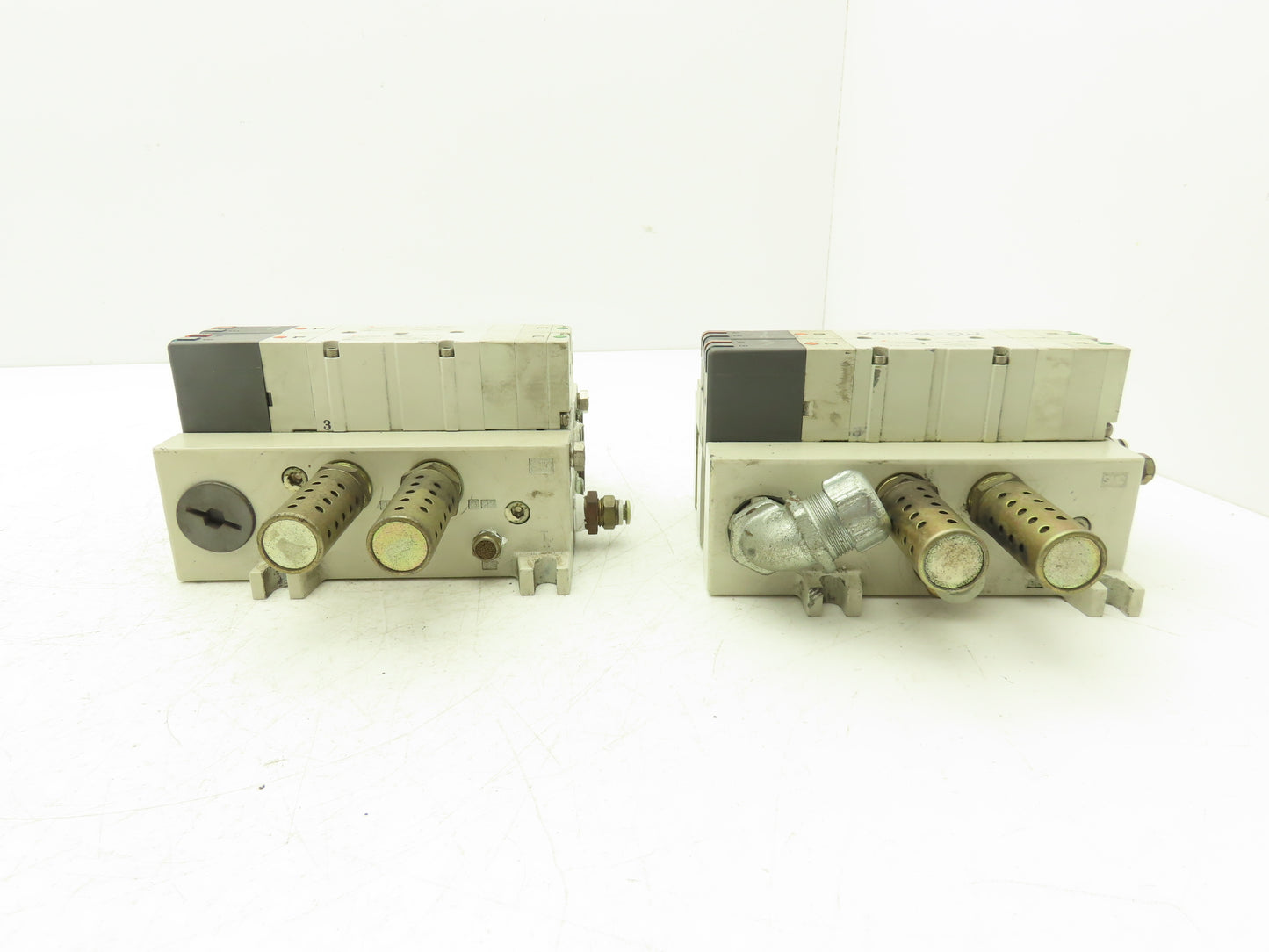 SMC VQ4301-5W Pneumatic Solenoid Valve 3-Station Manifold 24VDC  Lot of 2