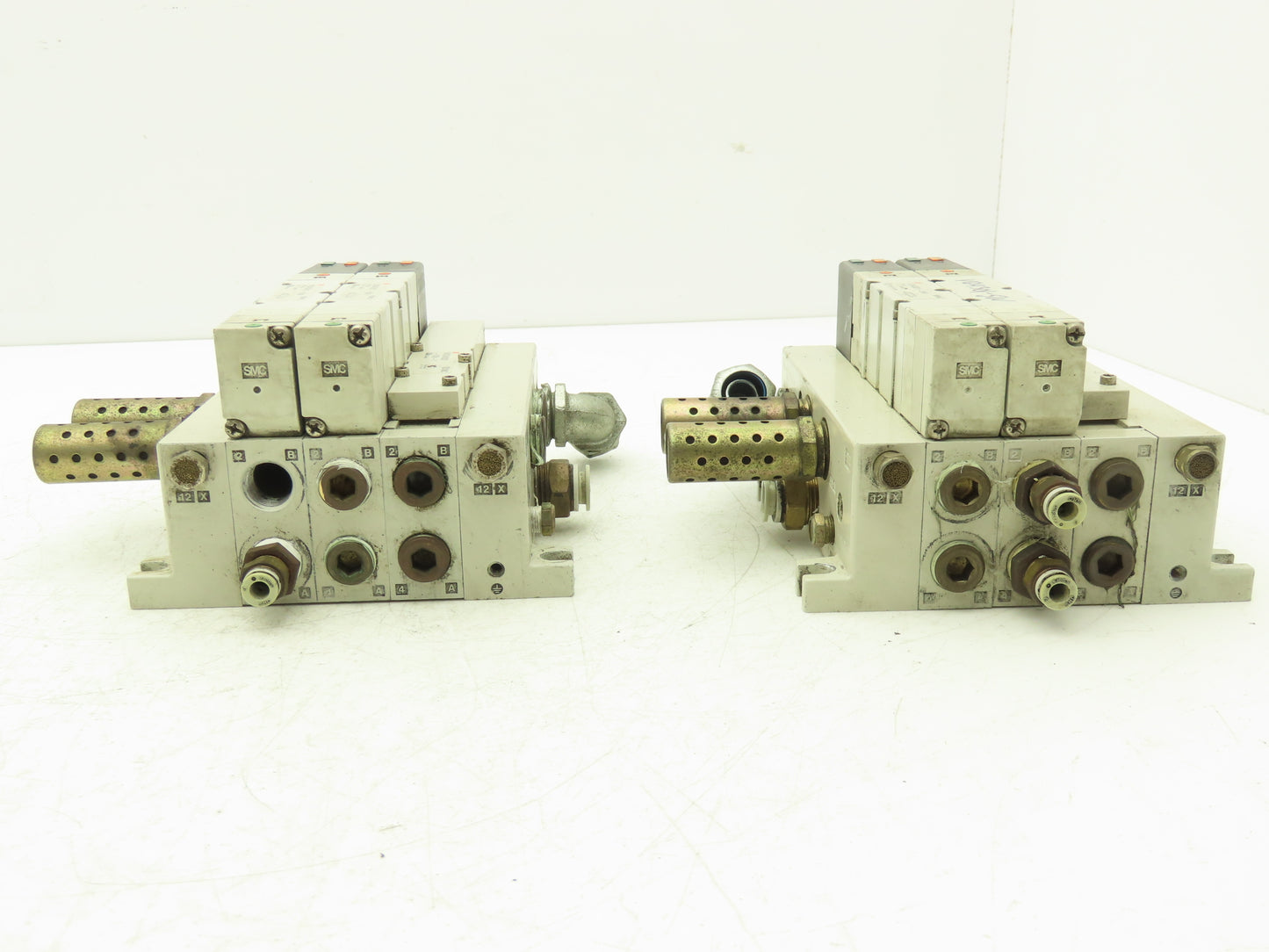 SMC VQ4301-5W Pneumatic Solenoid Valve 3-Station Manifold 24VDC  Lot of 2