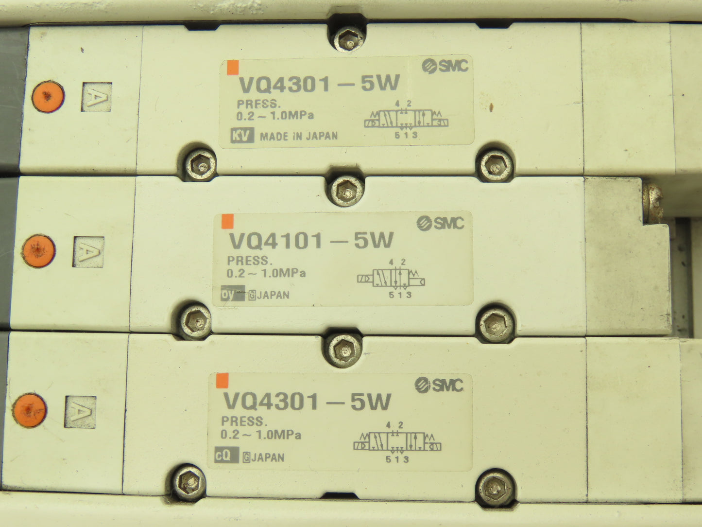 SMC VQ4101/4301-5W Pneumatic Solenoid Valve 3-Station Manifold 24VDC D-Sub