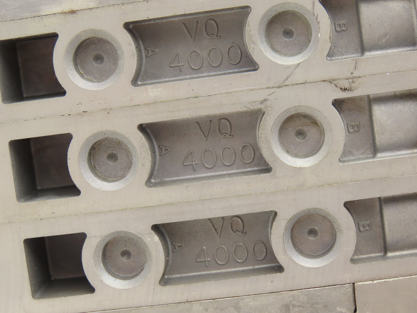 SMC VQ4101/4301-5W Pneumatic Solenoid Valve 3-Station Manifold 24VDC D-Sub