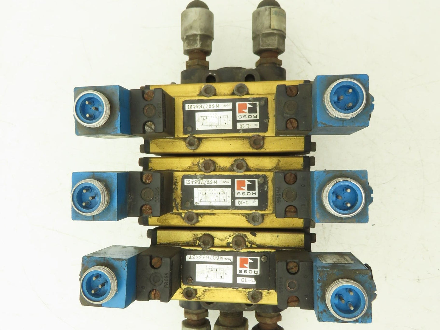 Ross W6077B3431/W6076B3437 Pneumatic Solenoid Valve 3-Station Manifold 24VDC