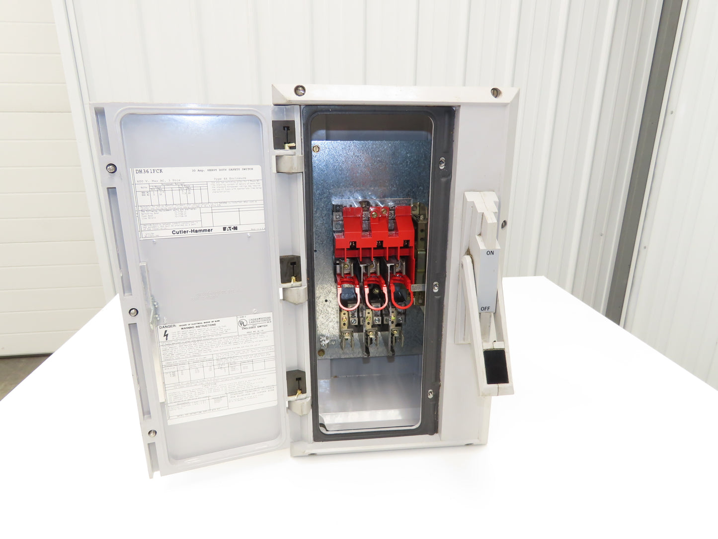 Eaton Cutler Hammer DH361FCK Fusible Disconnect Switch Non-Metallic 30A 600V 3P