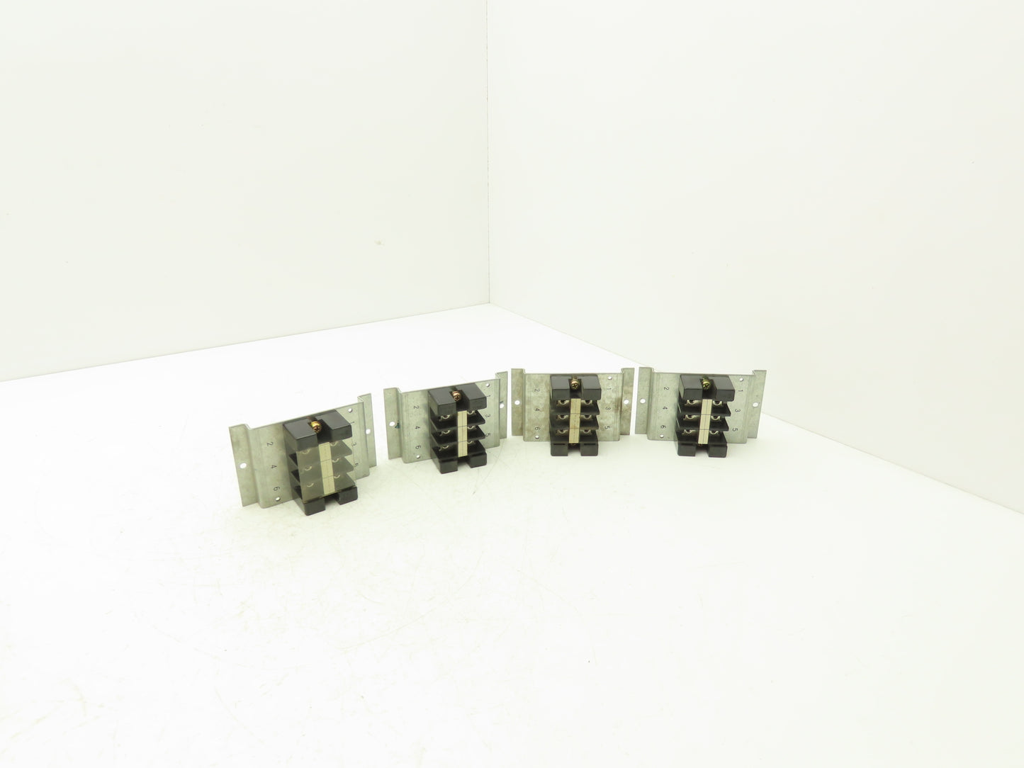 Fanuc Fuji A05B-2408-C092 Circuit Breaker Terminal Block 3-Pole AYBS043 Lot of 4