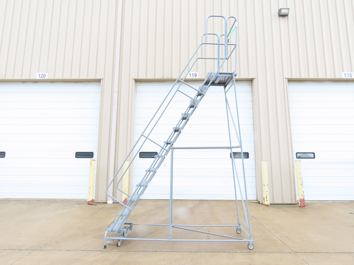 Cotterman Metal Rolling Ladder 12-Step 10'H Platform 24x7"Tread 162"H 32"W 450Lb