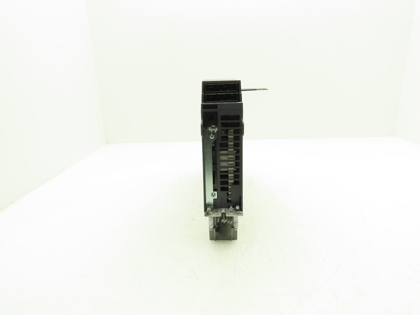 Mitsubishi MDS-D-V2-8080 Servo Amplifier Drive 230VAC In 155VAC 3PH 0-240Hz Out