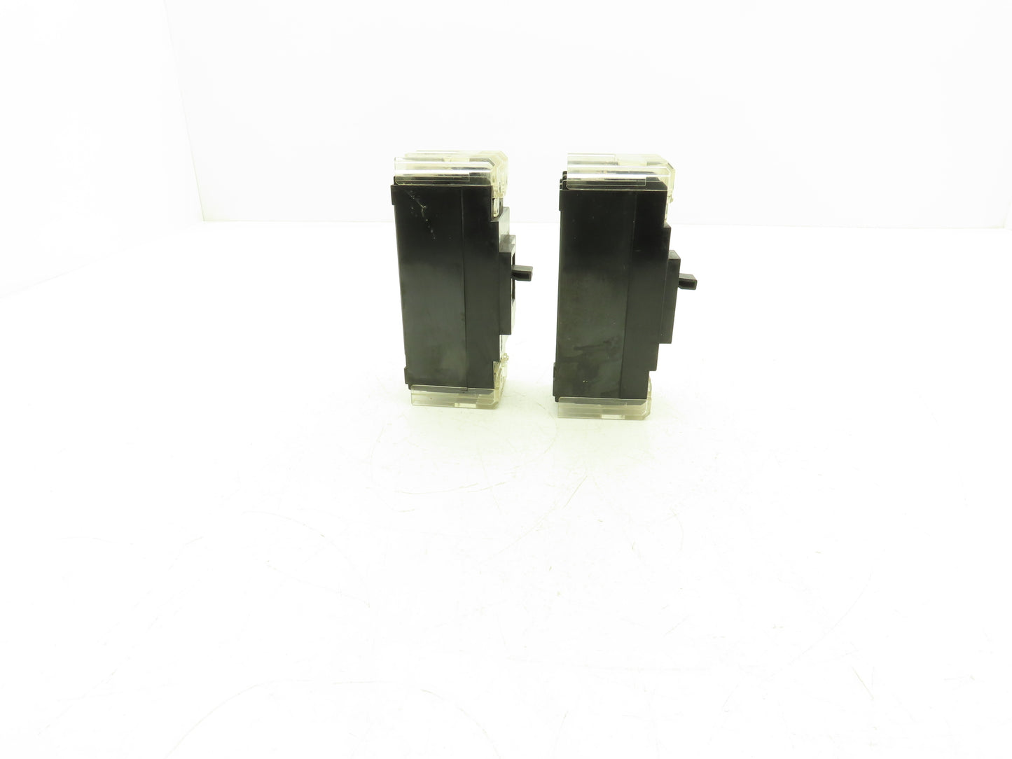 Fuji Electric SA32BM Auto Break 2-Pole Circuit Breaker 2A 220VAC Lot of 2