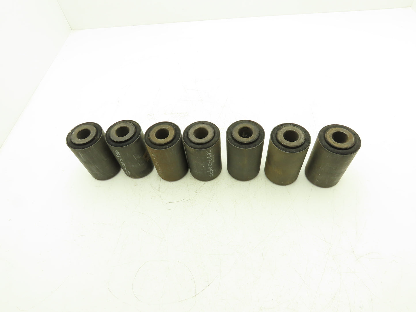 Hendrickson 47420 Equalizer Center Bushing 70mm OD 26mm ID 117mm Length Lot of 7