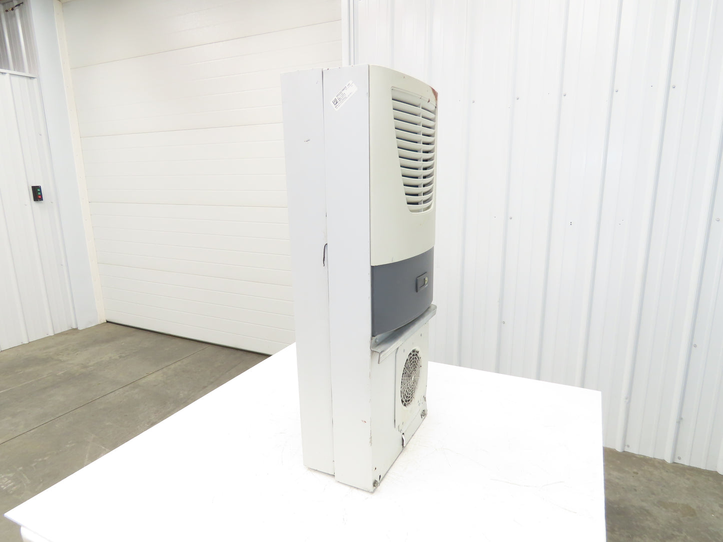Rittal SK 3304.540 Top Therm Electrical Enclosure Air Conditioner 1460W 480V