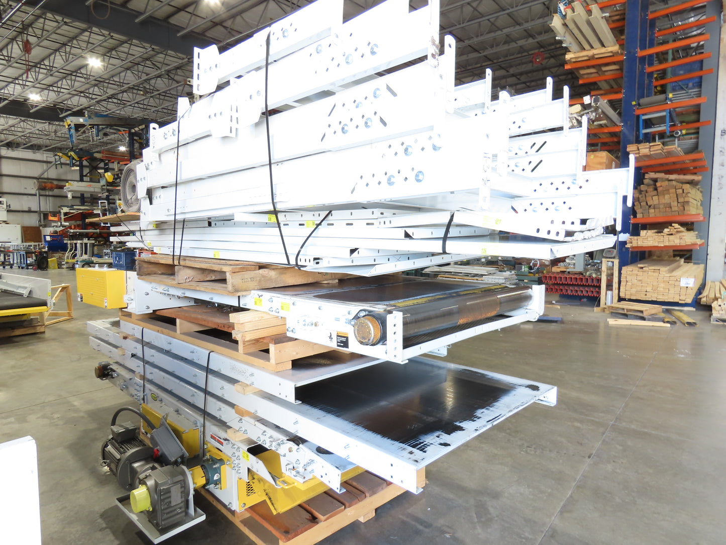 Hytrol HSSHD 43"x 47' 6" Incline Belt Conveyor 5Hp 3PH Center Drive 180fpm 102"H