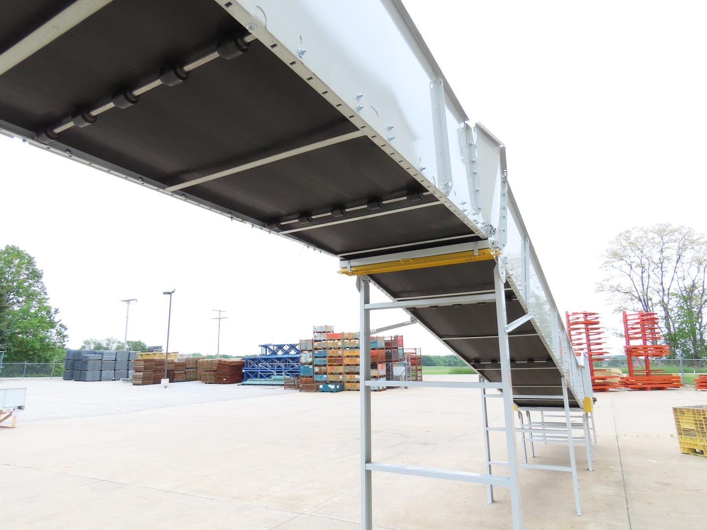 Hytrol HSSHD 43"x 47' 6" Incline Belt Conveyor 5Hp 3PH Center Drive 180fpm 102"H