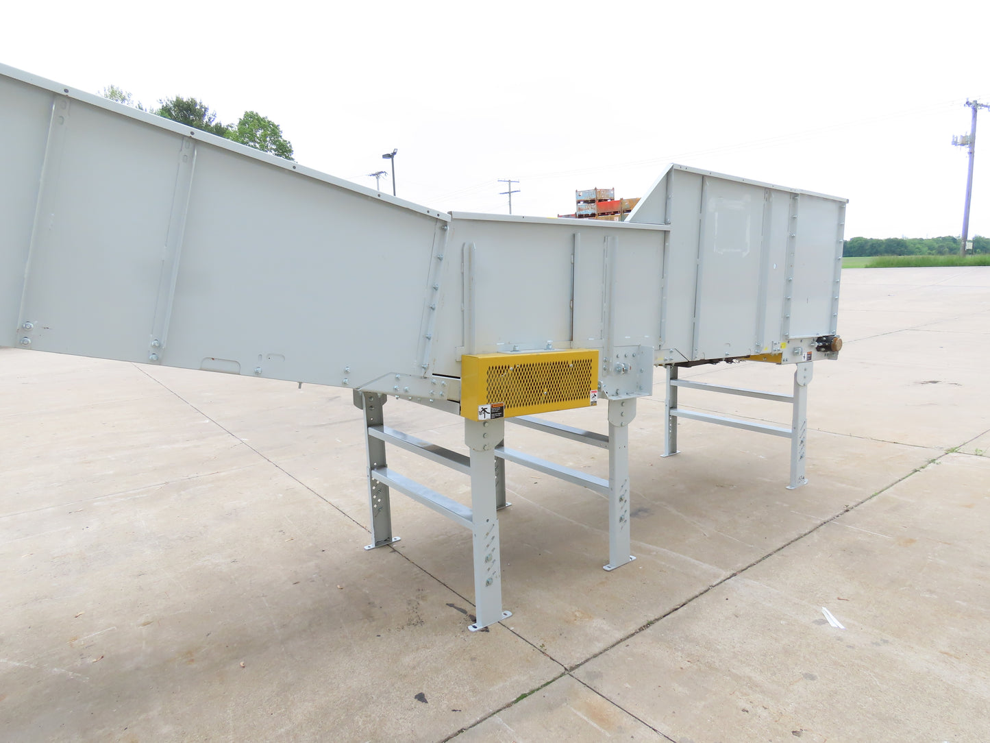 Hytrol HSSHD 43"x 47' 6" Incline Belt Conveyor 5Hp 3PH Center Drive 180fpm 102"H