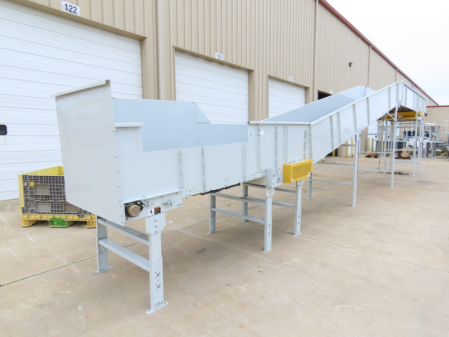 Hytrol HSSHD 43"x 47' 6" Incline Belt Conveyor 5Hp 3PH Center Drive 180fpm 102"H