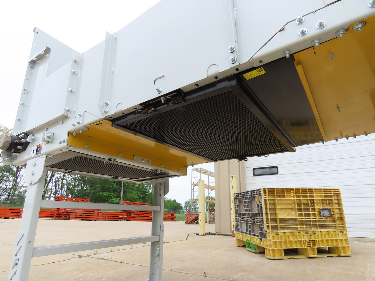 Hytrol HSSHD 43"x 47' 6" Incline Belt Conveyor 5Hp 3PH Center Drive 180fpm 102"H