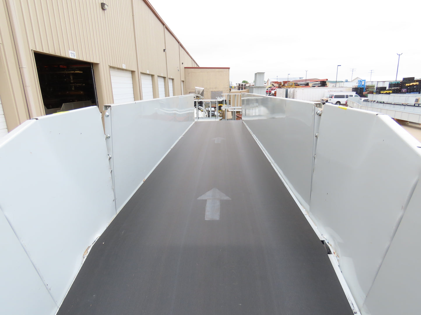 Hytrol HSSHD 43"x 47' 6" Incline Belt Conveyor 5Hp 3PH Center Drive 180fpm 102"H