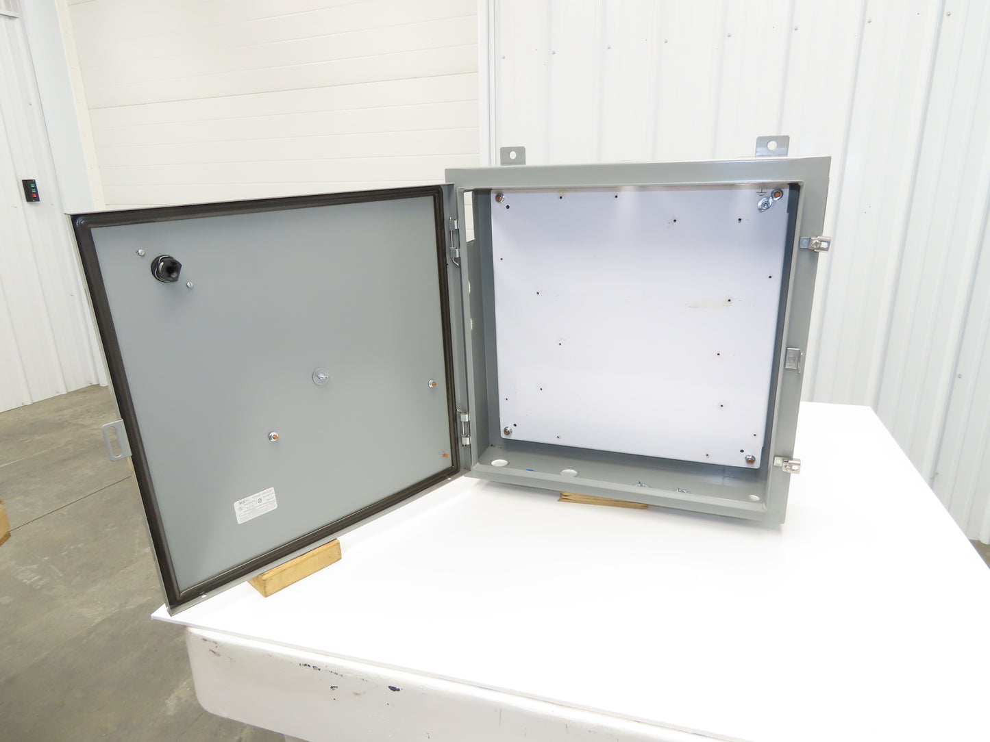 Saginaw SCE-24H2406LP Electrical Enclosure Cabinet 24"x24"x6" Backplate