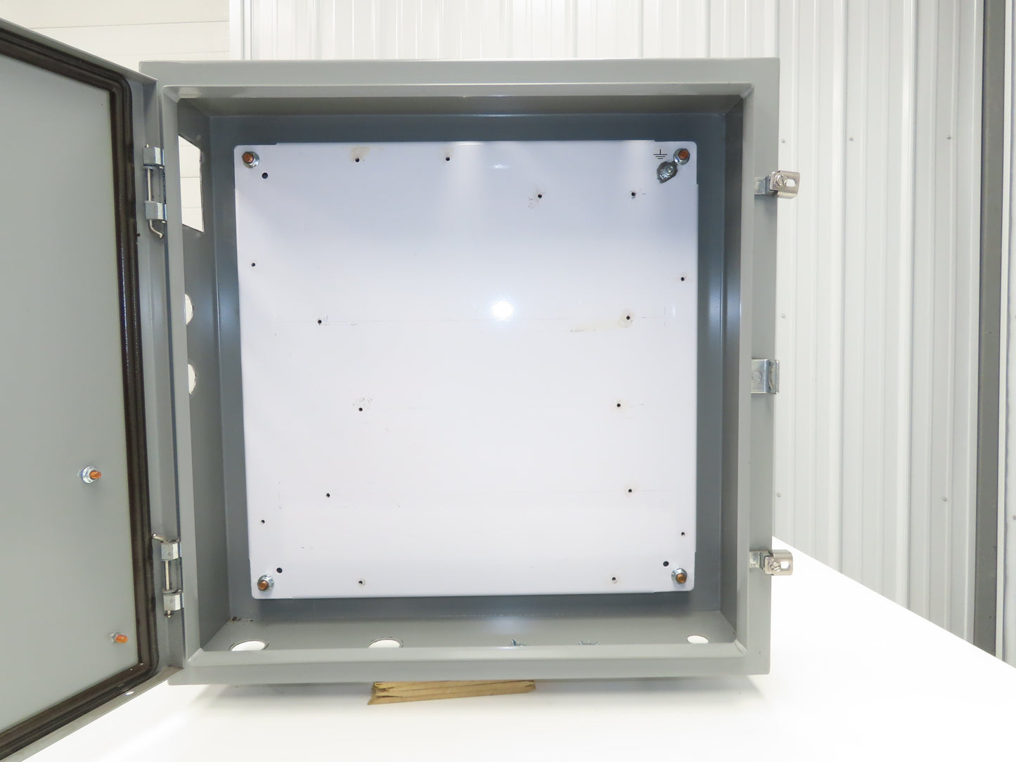 Saginaw SCE-24H2406LP Electrical Enclosure Cabinet 24"x24"x6" Backplate