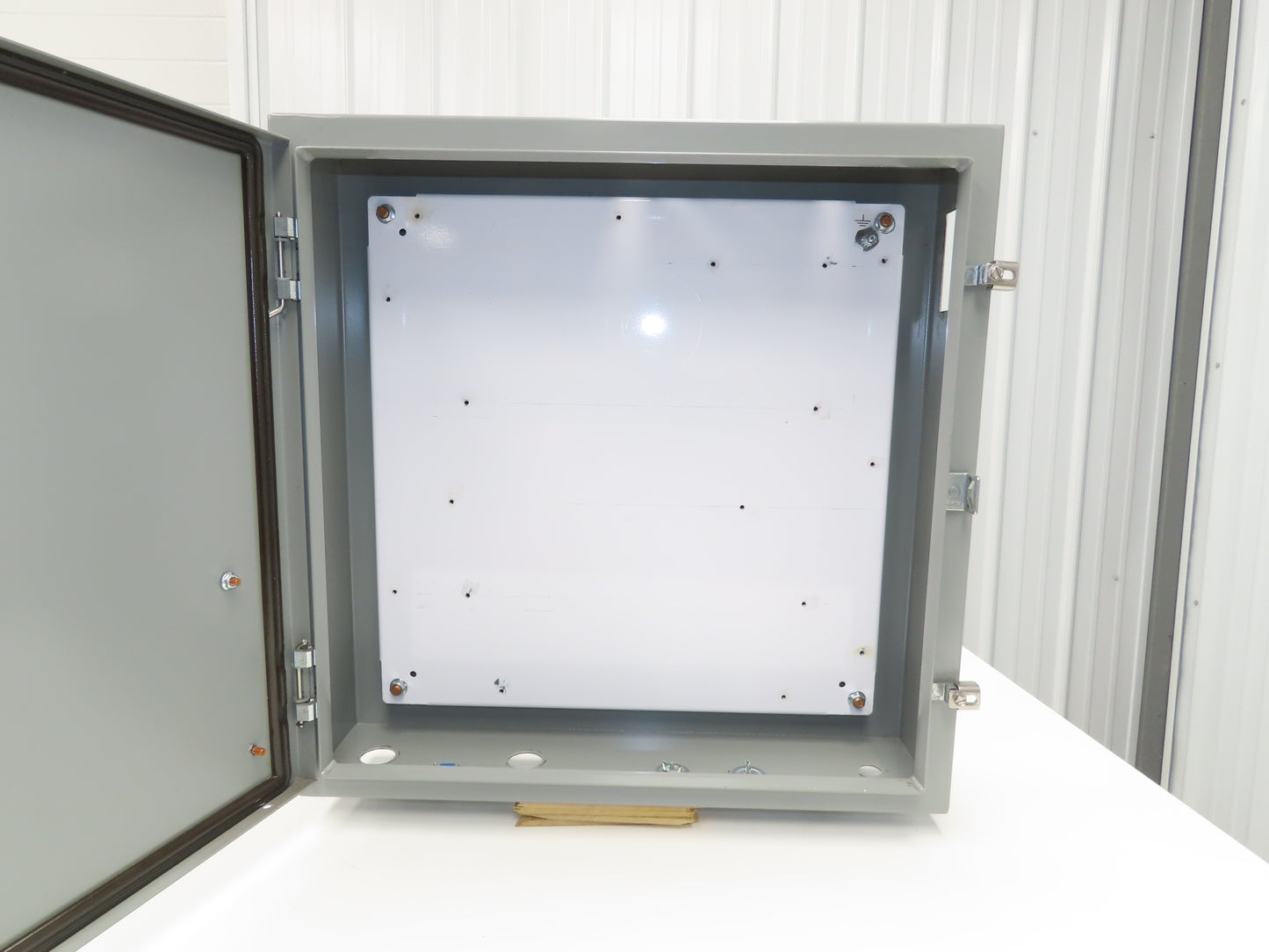 Saginaw SCE-24H2406LP Electrical Enclosure Cabinet 24"x24"x6" Backplate