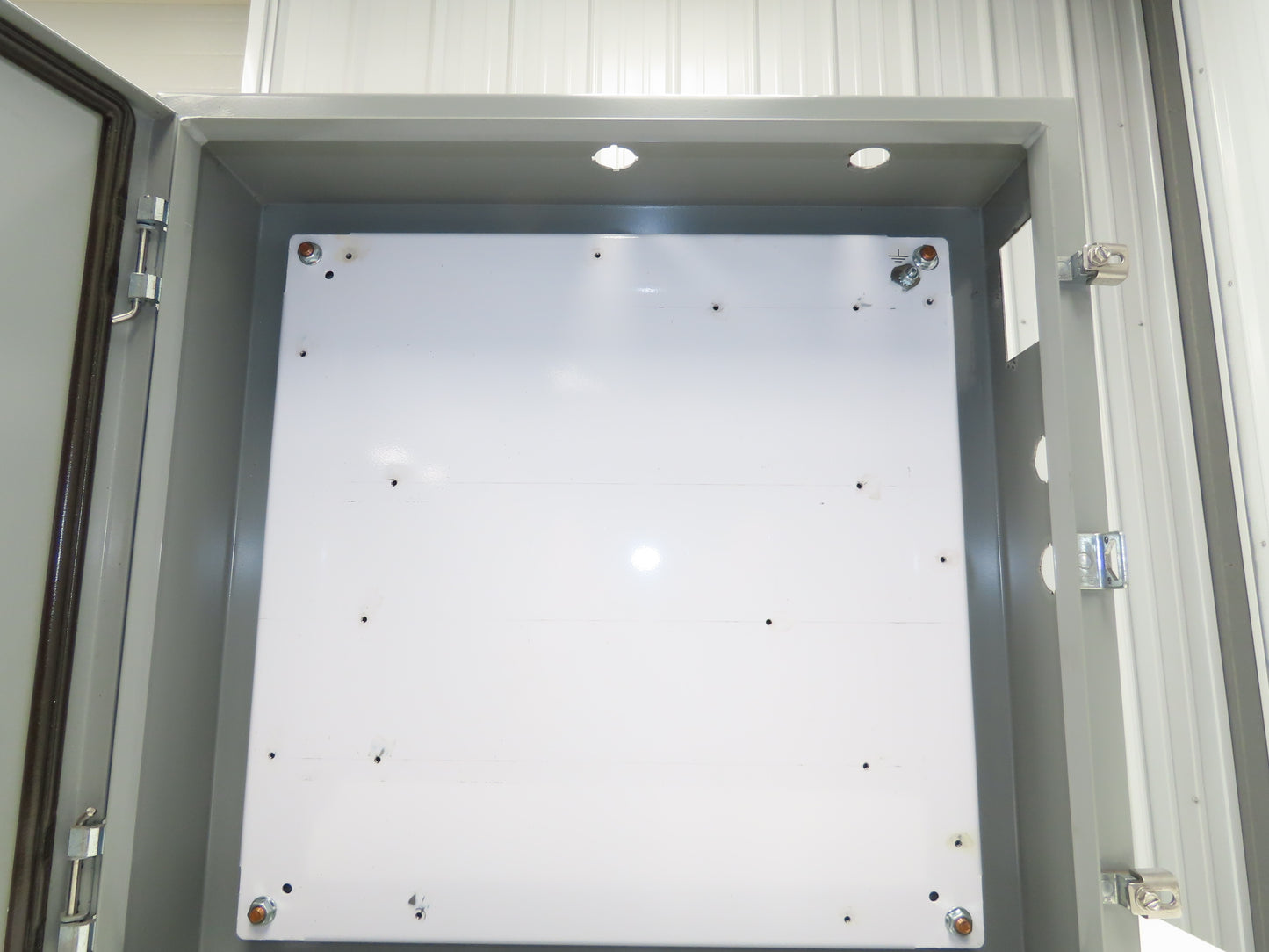 Saginaw SCE-24H2406LP Electrical Enclosure Cabinet 24"x24"x6" Backplate