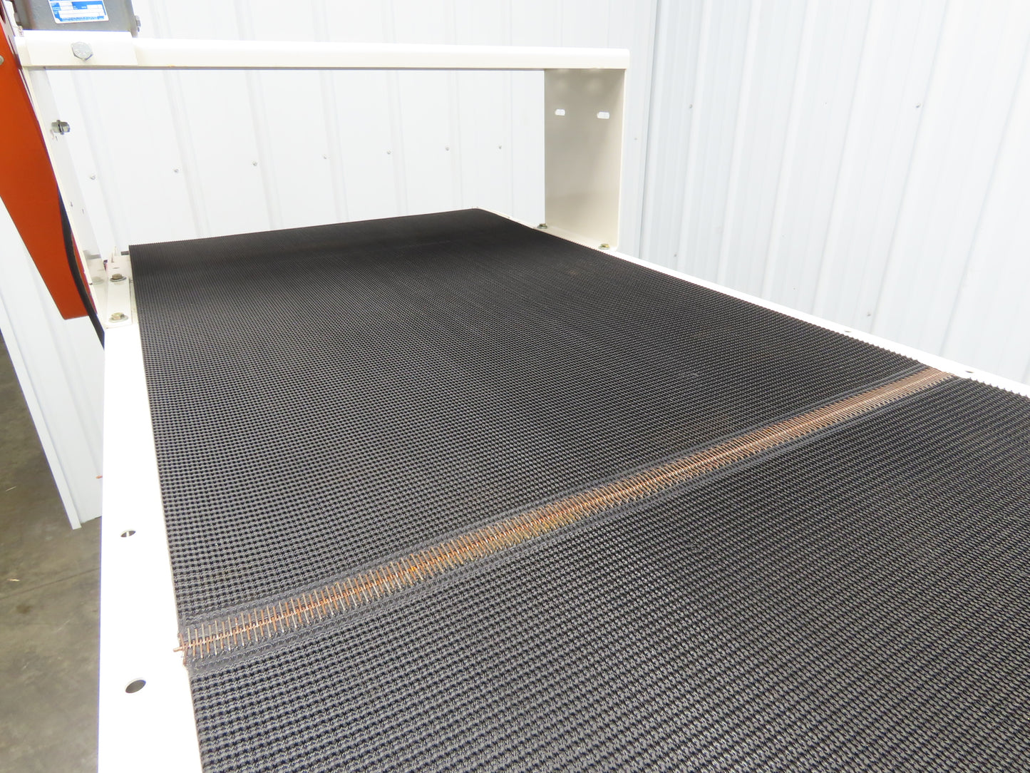 Roach 34"x 8' Slider Bed Grip Top Belt Conveyor .75Hp 3PH End Drive 40fpm