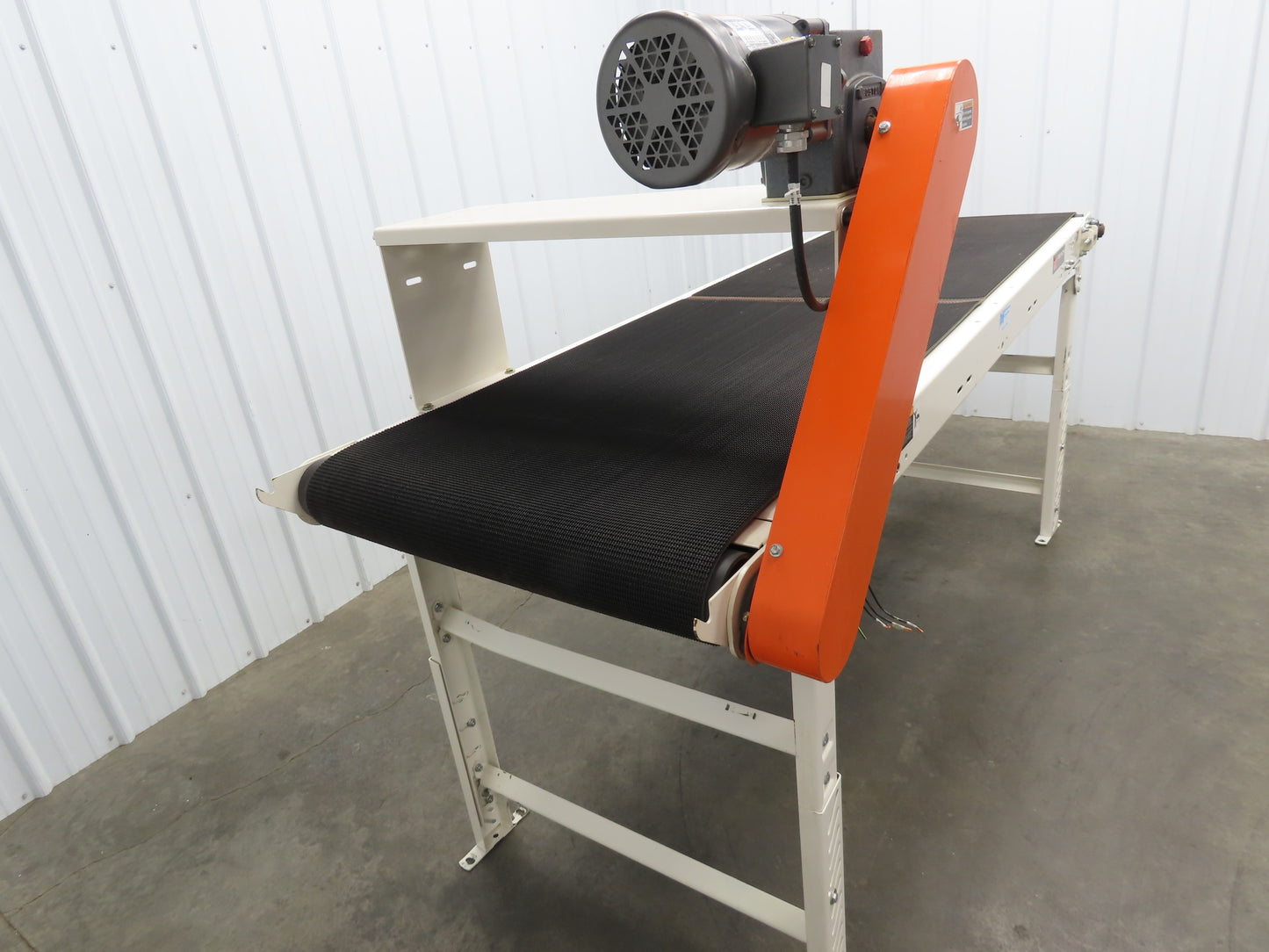 Roach 34"x 8' Slider Bed Grip Top Belt Conveyor .75Hp 3PH End Drive 40fpm
