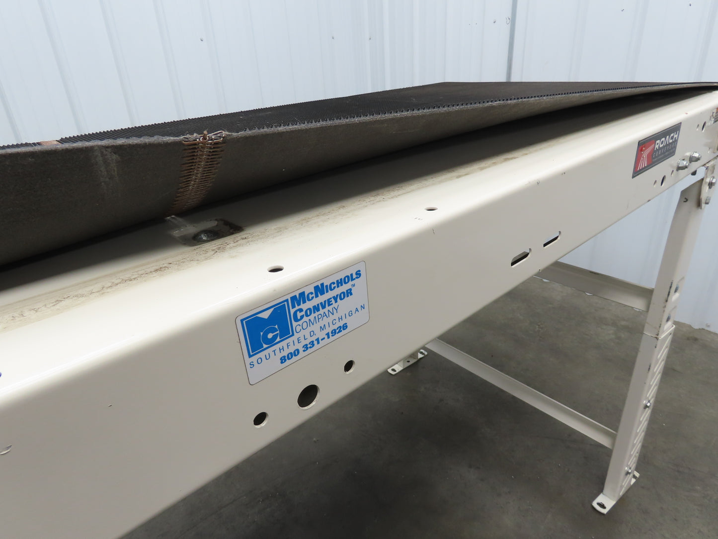 Roach 34"x 8' Slider Bed Grip Top Belt Conveyor .75Hp 3PH End Drive 40fpm