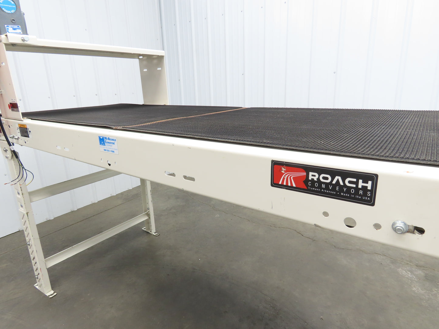 Roach 34"x 8' Slider Bed Grip Top Belt Conveyor .75Hp 3PH End Drive 40fpm