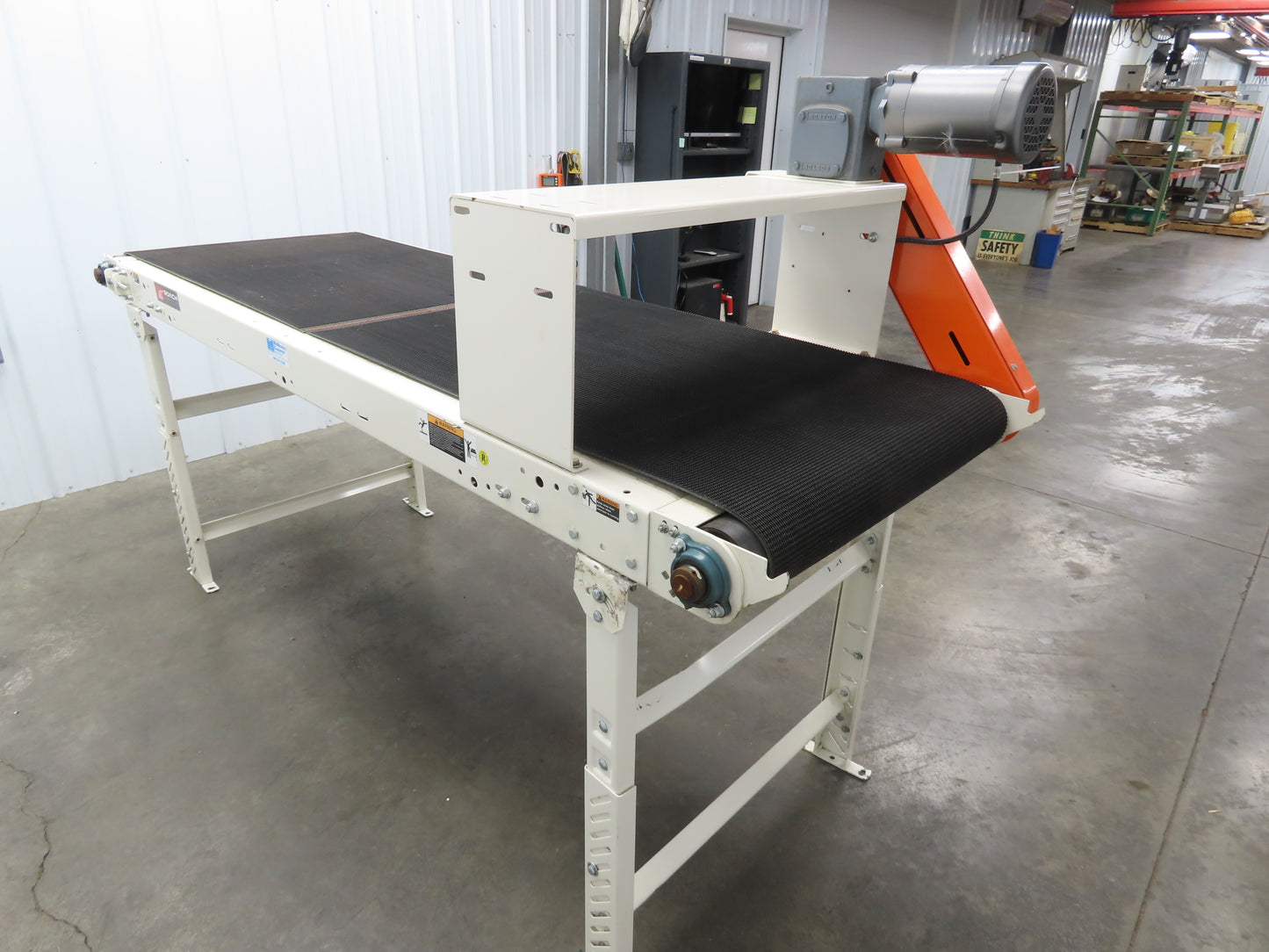 Roach 34"x 8' Slider Bed Grip Top Belt Conveyor .75Hp 3PH End Drive 40fpm