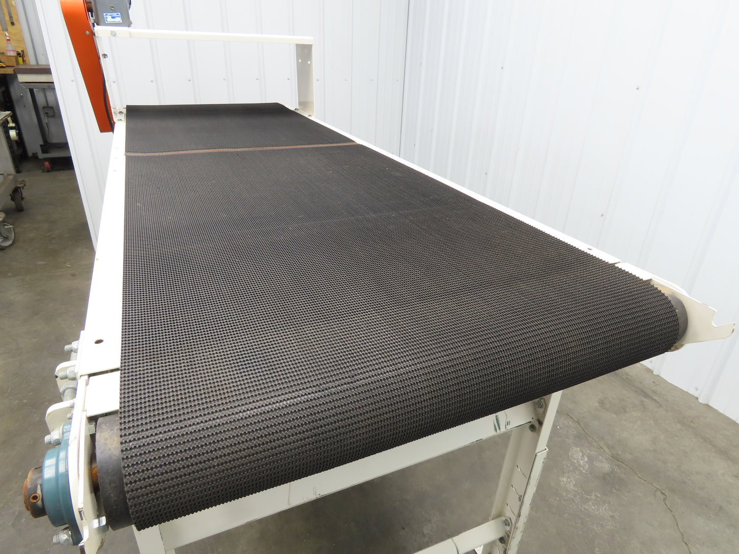 Roach 34"x 8' Slider Bed Grip Top Belt Conveyor .75Hp 3PH End Drive 40fpm