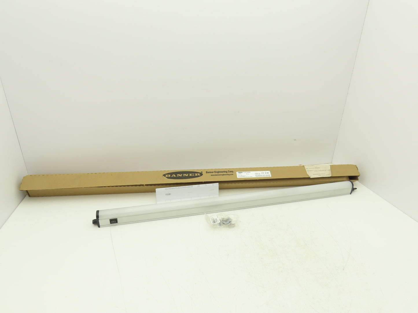 Banner WLB32C850PBQ WLB32 Work Light Bar Switched Hi/Low/Off 850mm 12-30VDC